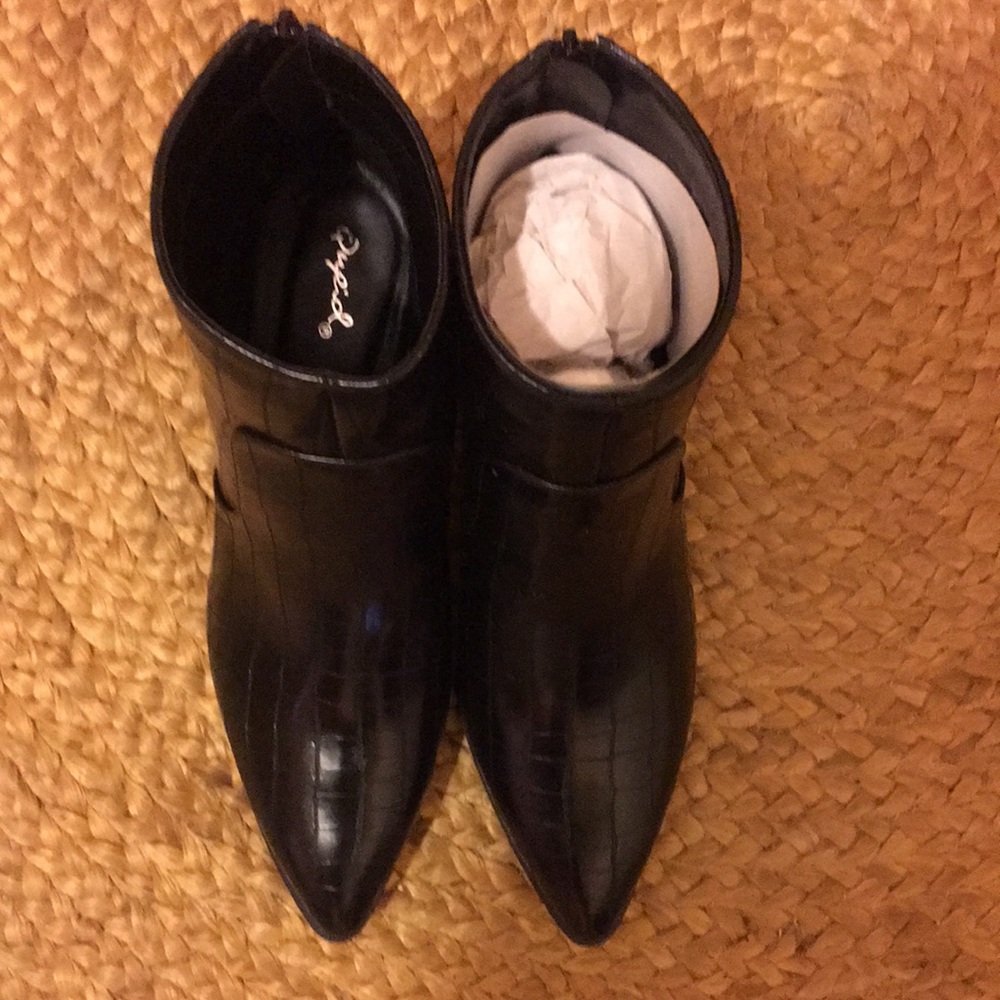 New faux croc black boots Qupid brand size 8.5